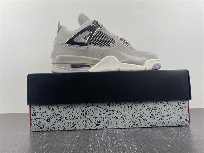 Jordan 4 Retro Frozen Moments AQ9129-001