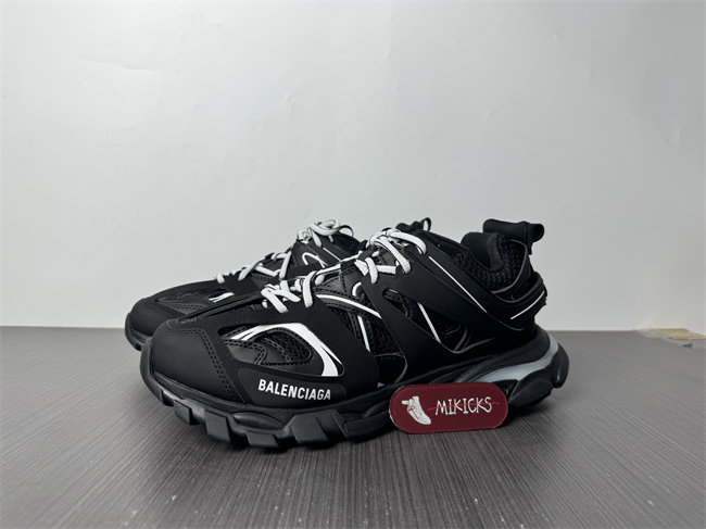 BLCG TRACK SNEAKER 542023 W1GB1 2045 with LED