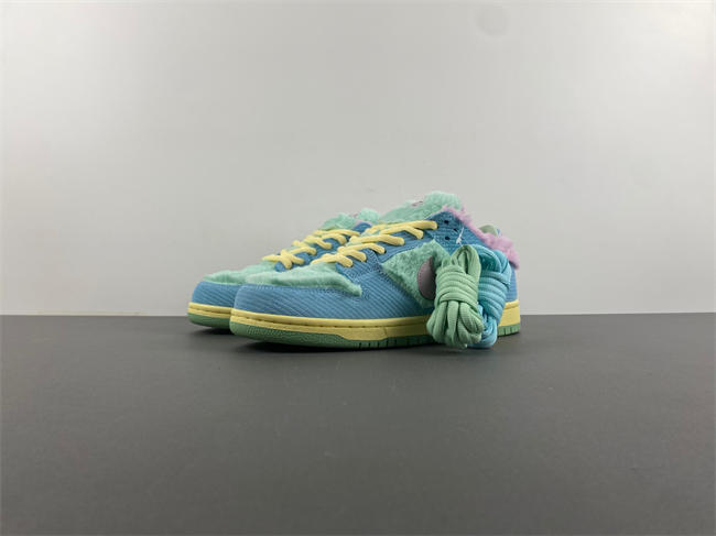 Verdy x Nike SB Dunk Low FN6040-400