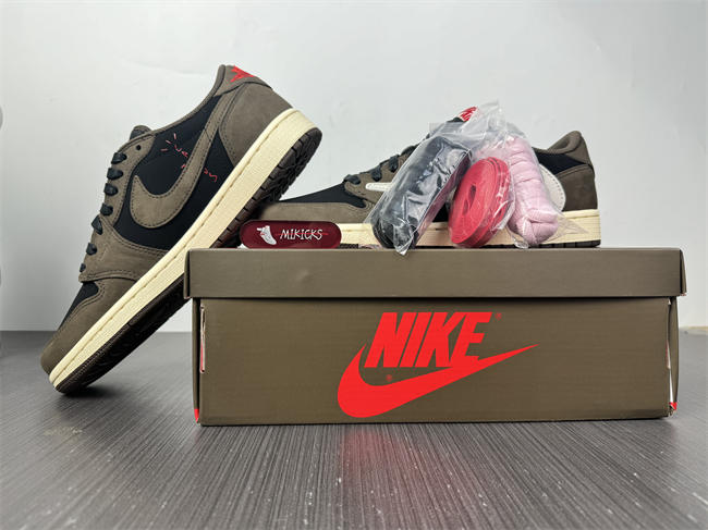 Jordan1 Retro OG SP Travis Scott CQ4277-001